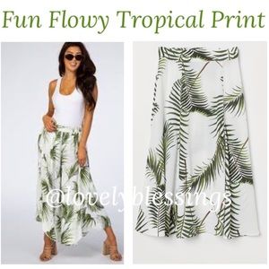 Tropical Leaf Pattern H & M Long Soft Flowy Skirt White Green Size 6